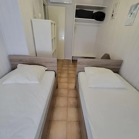 Villa Belle De Climatisee, Tamaris, Wifi, 2 4 A 6 Couchages, Acces Payant Pour Les Piscines Et Animations , Lrtama57 Portiragnes