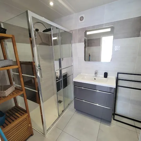 Belle De Climatisee, Tamaris, Wifi, 2 4 A 6 Couchages, Acces Payant Pour Les Piscines Et Animations , Lrtama57 * Portiragnes