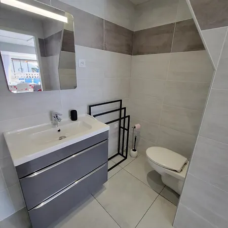 Belle De Climatisee, Tamaris, Wifi, 2 4 A 6 Couchages, Acces Payant Pour Les Piscines Et Animations , Lrtama57 *
